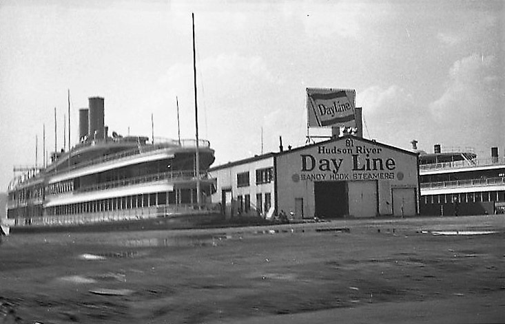 Day Line Docks bei der 42nd St. II