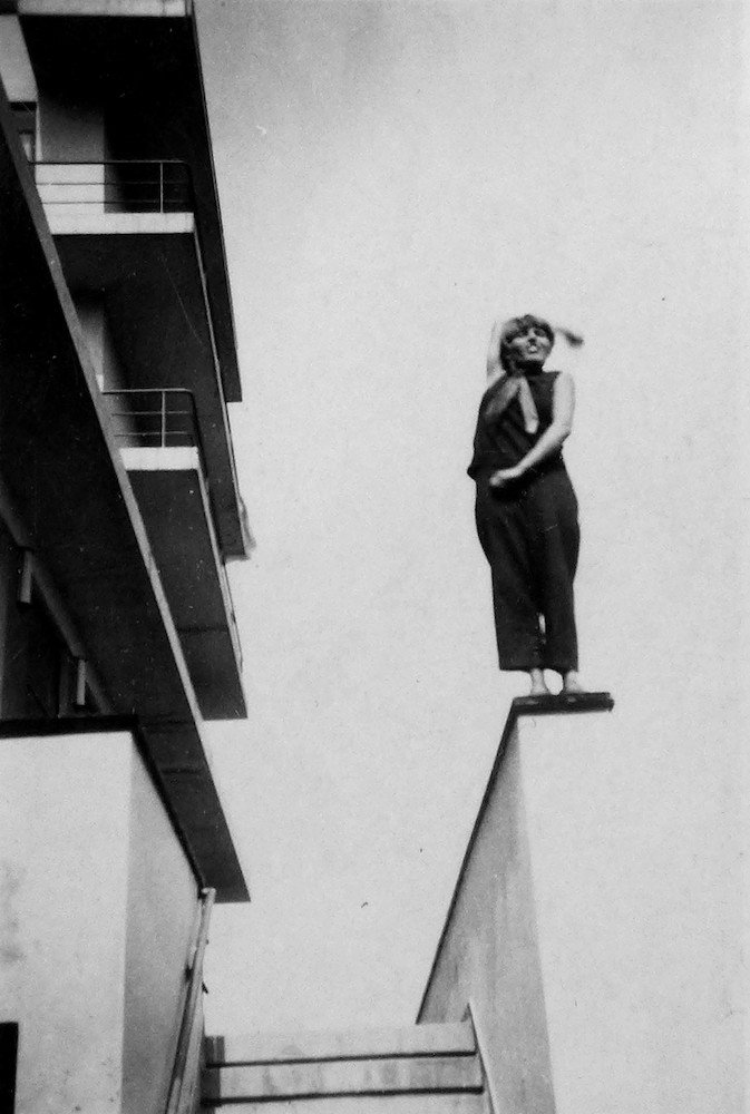Gymnastik am Bauhaus, Tänzerin Karla Grosch III [Urheberschaft unklar]