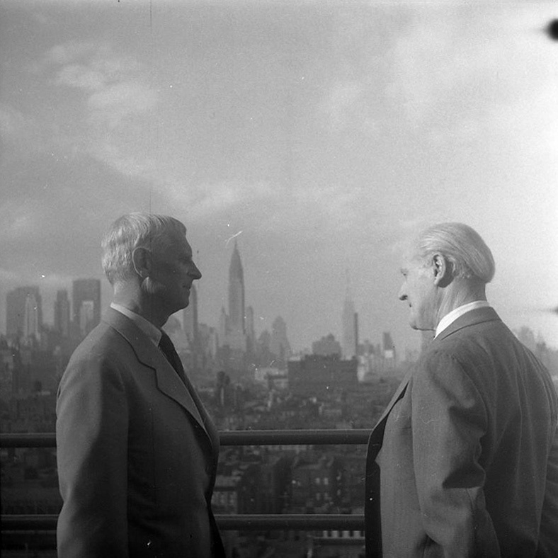 Reunion VIII. Gerhard Marcks und Lyonel Feininger vor Skyline von Manhattan