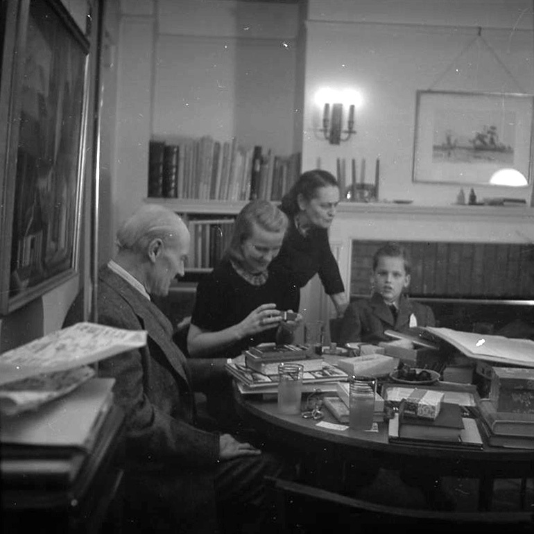 Christmas 1945. Lyonel, Wysse,  Julia und Tomas Feininger II