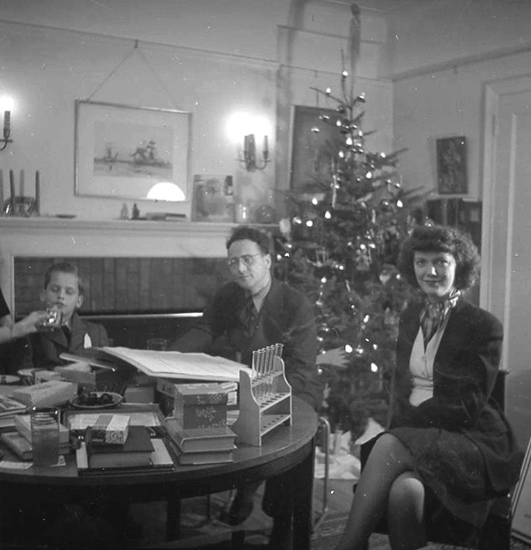 Christmas 1945. Tomas, Andreas und Jeanne Feininger