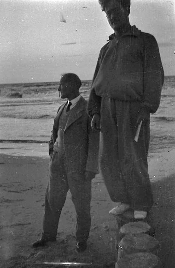 Lyonel and Laurence Feininger on the Beach I