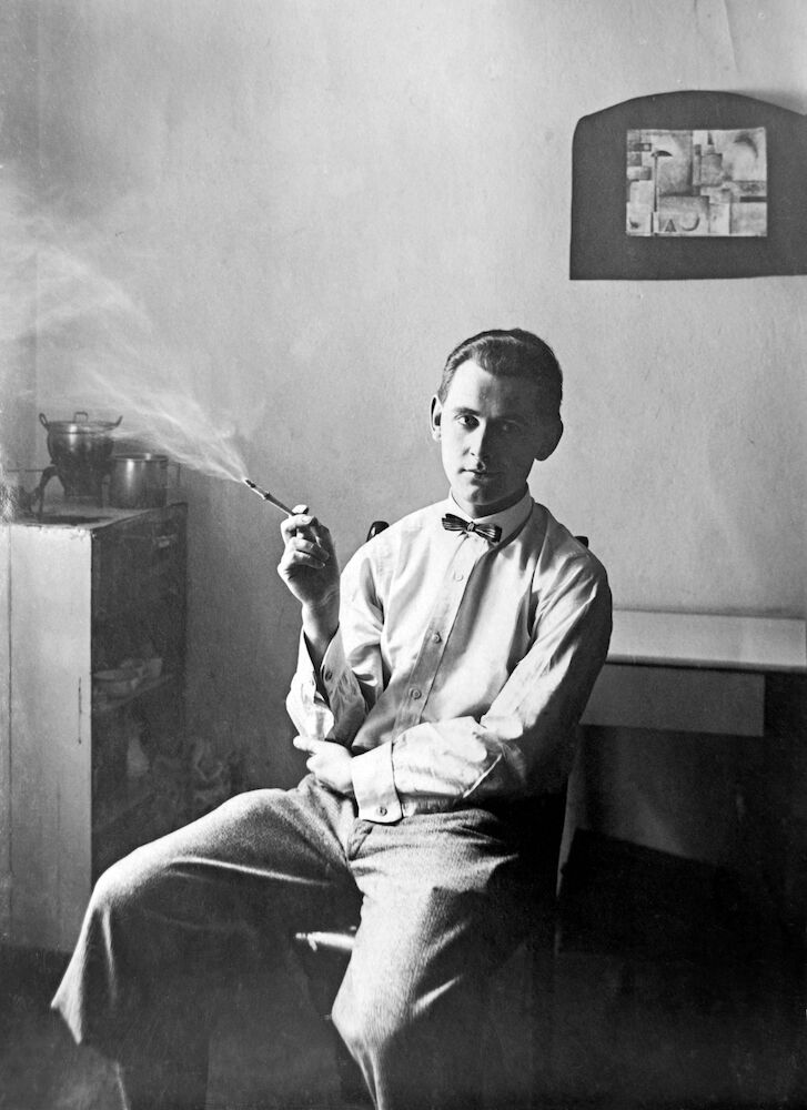 Clemens Röseler with cigarette in long holder II