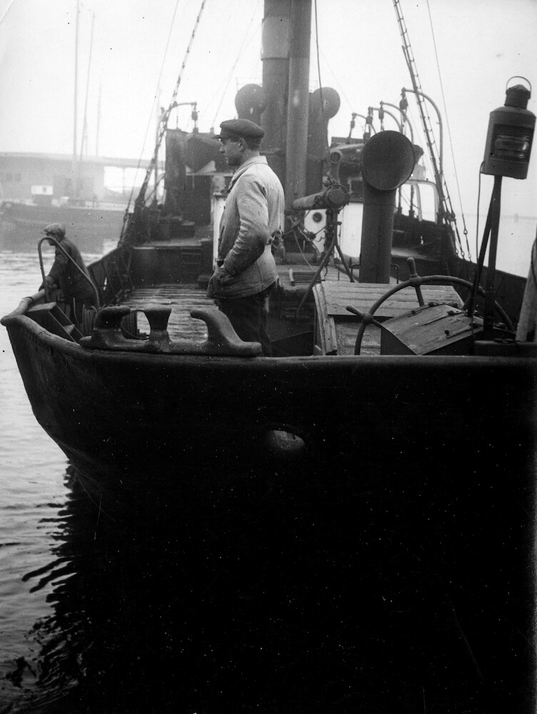 Stralsund, November 1929 - Dampfer legt ab*