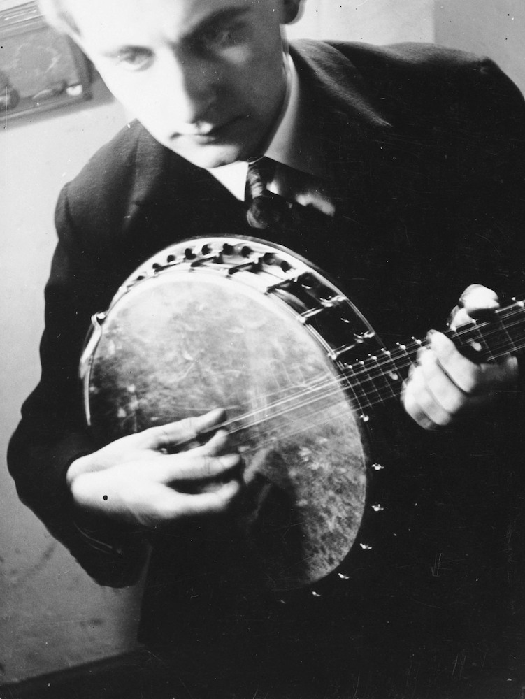 Clemens Röseler with Banjo, close-up