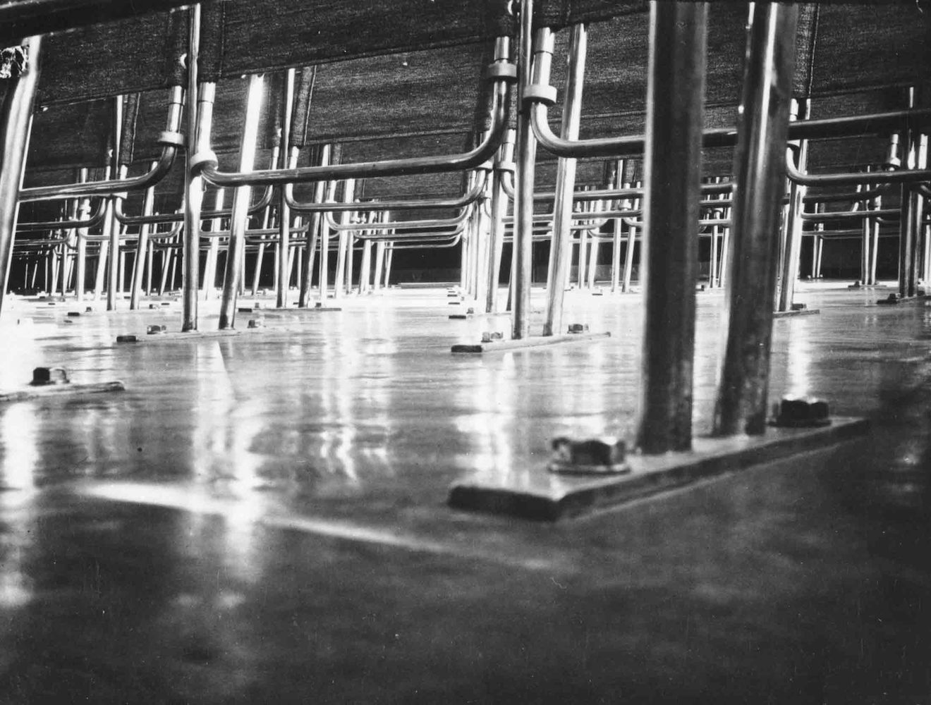 Ansicht auf Bodenhöhe der Sitze im Bauhaus Bühnenzuschauerraum (Marcel Breuer)