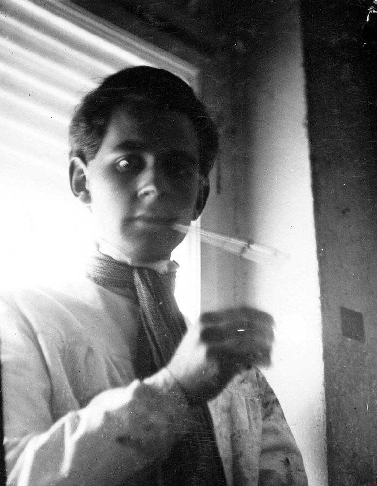 Clemens Röseler with cigarette in long holder I