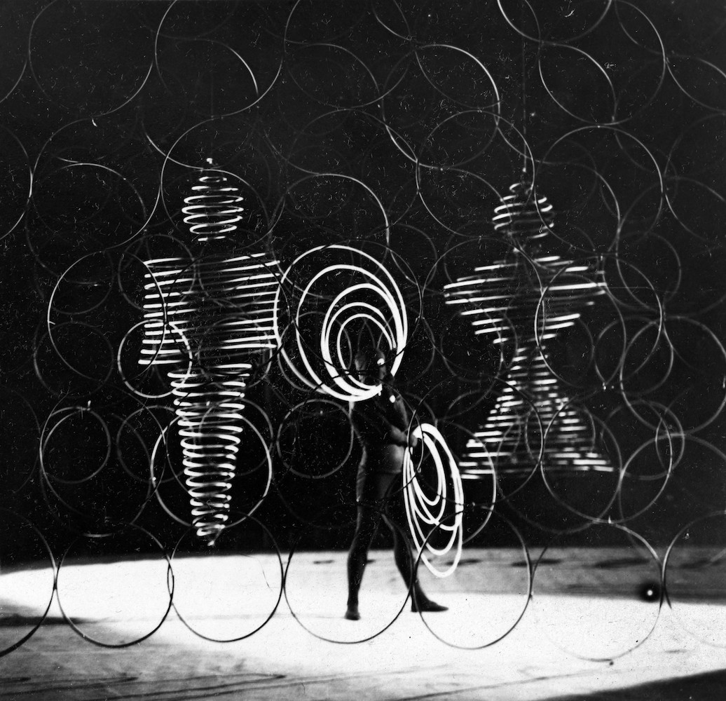 Hoop Dance*. Performer: Manda von Kreibig II