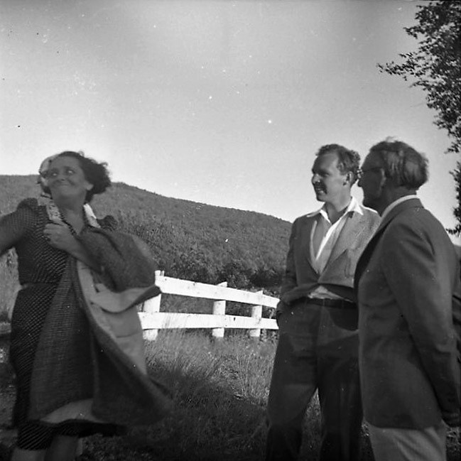 Wartende Gruppe an der Route 7*. Julia Feininger, Perry Rathbone und Frank Kortheuer