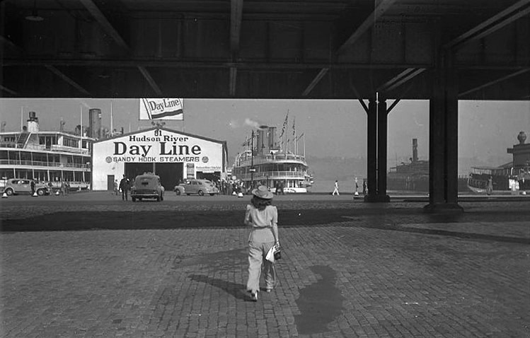 Day Line Docks bei der 42nd St. I. 4th of July 1940