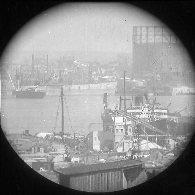 Fenster zum East River [Telefoto]