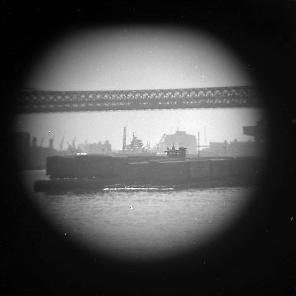 Lower East Side, Blick auf Brooklyn Navy Yard, Manhattan Bridge II [Telefoto]