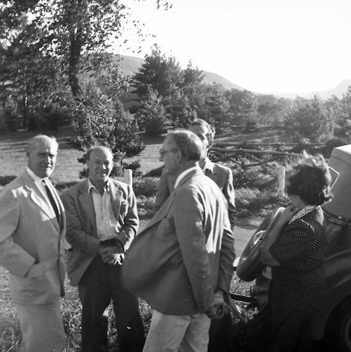 Group waiting at Route 7: Lyonel Feininger, Curt Valentin, Frank Kortheuer (front), Perry Rathbone, Julia Feininger