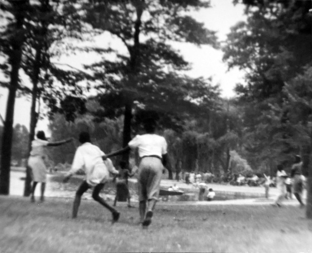 Spielende Kinder im [Van Cortlandt] Park II