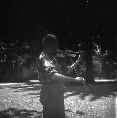 Lyonel Feininger playing the Violin III