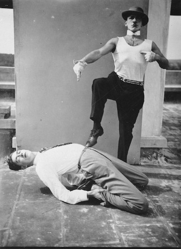 Tanzlehrer Salinger und Alexander (Xanti) Schawinsky in ihrem Akt 2