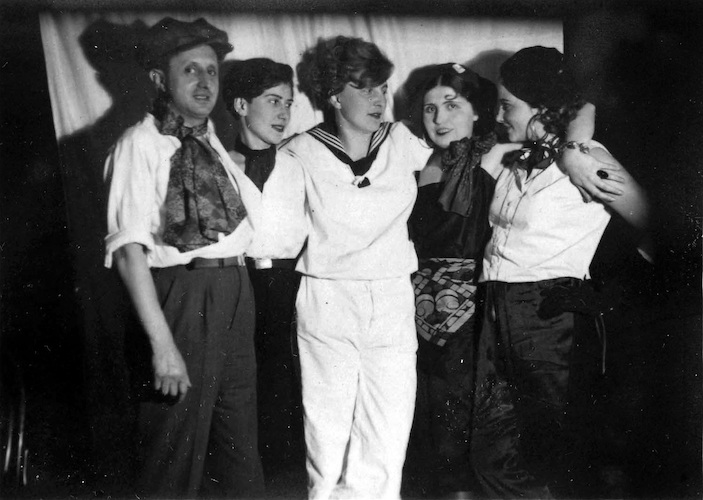 Kaschemmen Ball. Group portrait Costumeparty at the Bauhaus [Authorship uncertain]