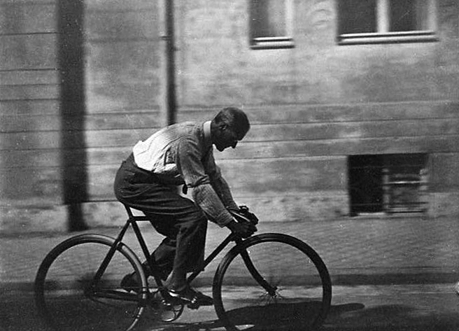 Lyonel Feininger on his bicycle in Gutenbergstrasse