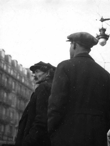 Arbeiter in Paris. Zwei Männer am Straßenrand, Rue de Rivoli (Ferragus, Chef des Dévorants)*