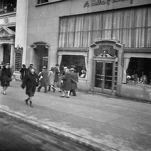 Fifth Avenue. Pedestrians in front of A. Sulka & Co.