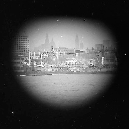 Blick auf Docks von Brooklyn II (Telefoto)
