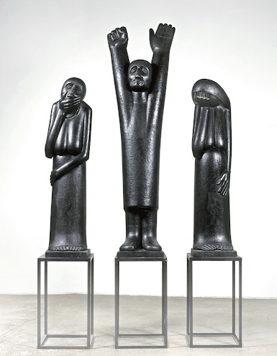 Skulpturengruppe mit drei Figuren
